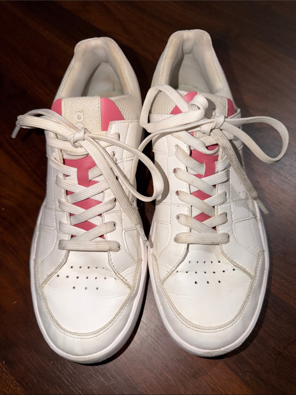 On Cloud Running THE ROGER White Pink Leather Lifestyle Sneakers Women’s Size 9